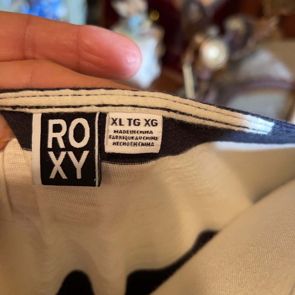 Roxy Black and White striped top XL - Picture 6 of 6
